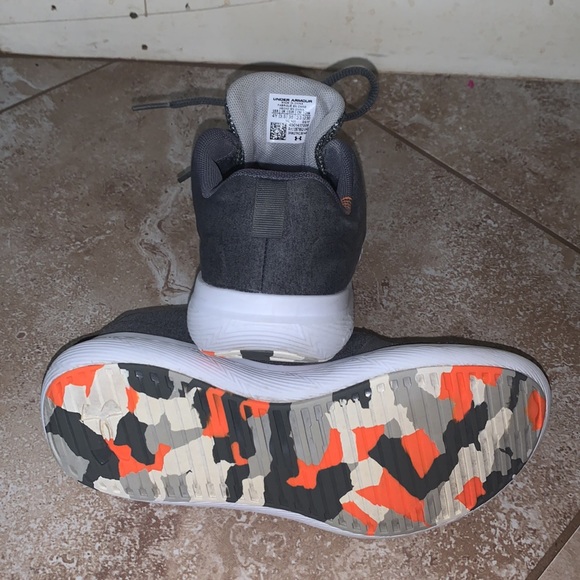 Boys under armour shoes - Picture 5 of 7